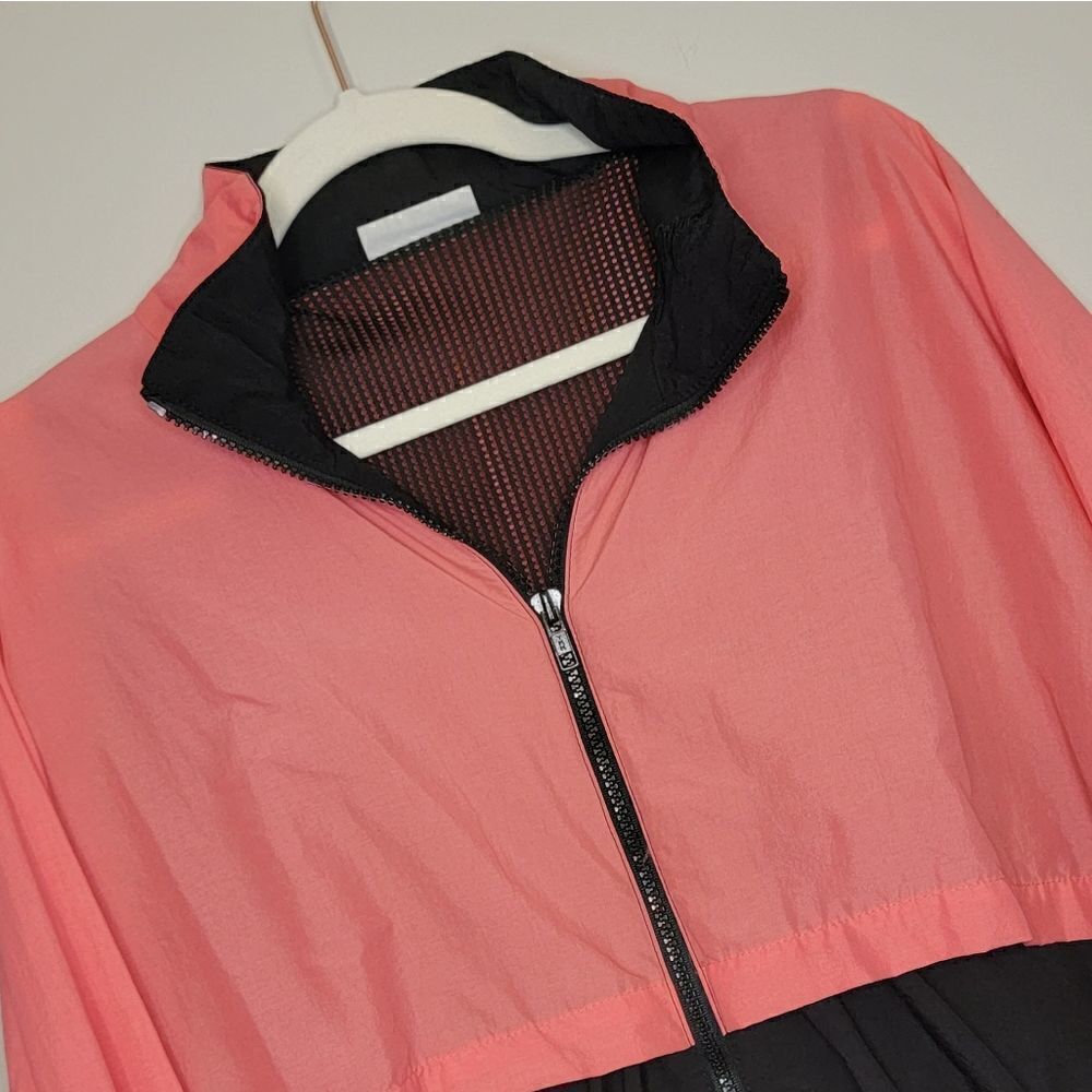 Vintage colorblock windbreaker 💗 Lightweight jacket made in USA. - Picture 3 of 5